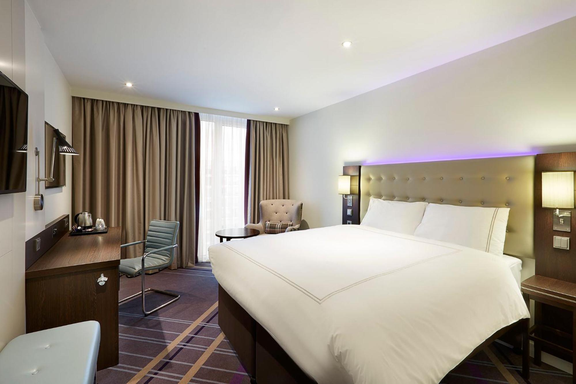 Premier Inn Frankfurt Messe Frankfurt am Main Exterior foto