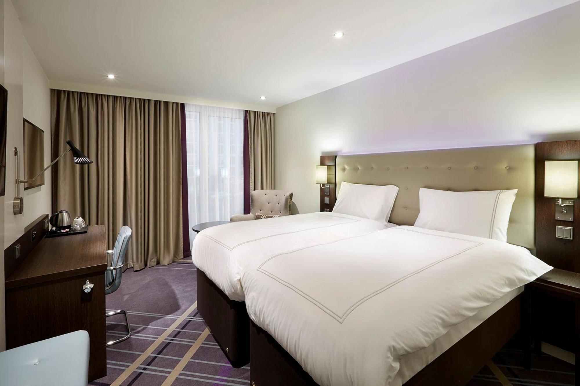 Premier Inn Frankfurt Messe Frankfurt am Main Exterior foto